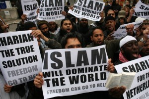 Muslims-carrying-banners-declaring-Islam-will-dominate-the-world-protest-at-the-visit-of-Mr-Wilders-to-the-UK-300x200