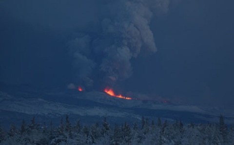 Извержение вулкана Плоский Толбачик на Камчатке