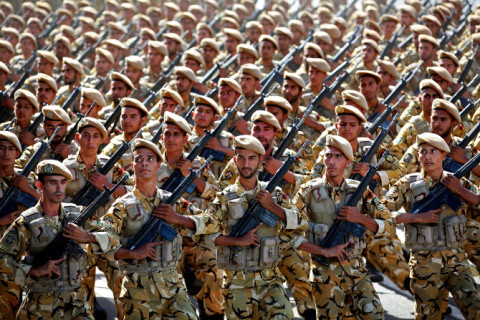 Iranska-vojska-u-Teheranu
