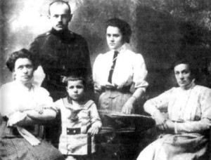 Милош Марић са сестрама Зорком и Милевом, Милевиним сином Хансом Албертом и пријатељицом Софијом Галић