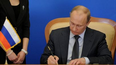Путин потписује нови закон о платним картицама