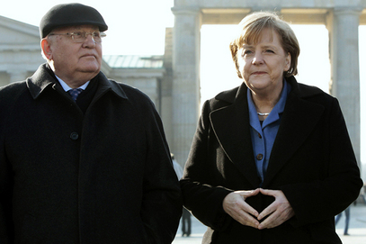Михаил Горбачов са немачком канцеларком у Берлину