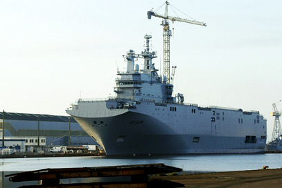 Носач хеликоптера у француском ратном бродоградилишту у Сен-Назеру