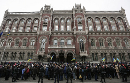 Гардисти пендрецима и булдожерима на митинг за смену украјинске гувернерке
