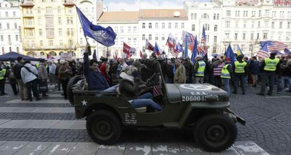 Чешка: Противници америчког конвоја сукобили се са полицијом / Фото: Jan Handrejch, Právo