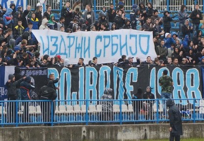 Бјелопавлићи: Потписи за ћирилицу. Издржи Србијо - навијачи / Фото: Новости