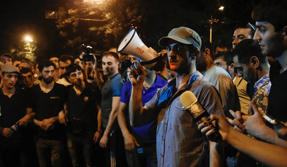 Умерени учесници протеста у Јеревану се разишли, радикални остали у центру града