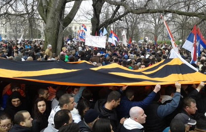 Више од хиљаду углавном младих људи протестовало је у Београду Више од хиљаду углавном младих људи протестовало је у Београду