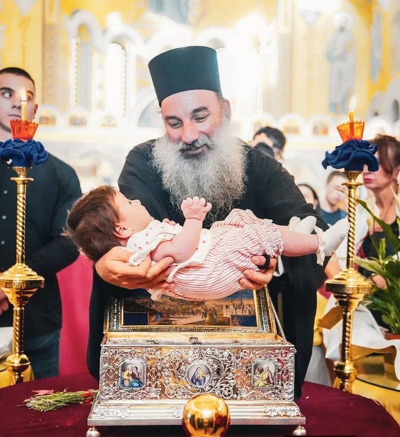 Отац Теотохос, монах манастира Ватопед, у Храму Светог Саве